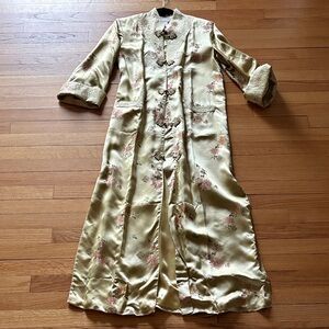beautiful vintage Peony Brand Shanghai Chinese dressing gown robe